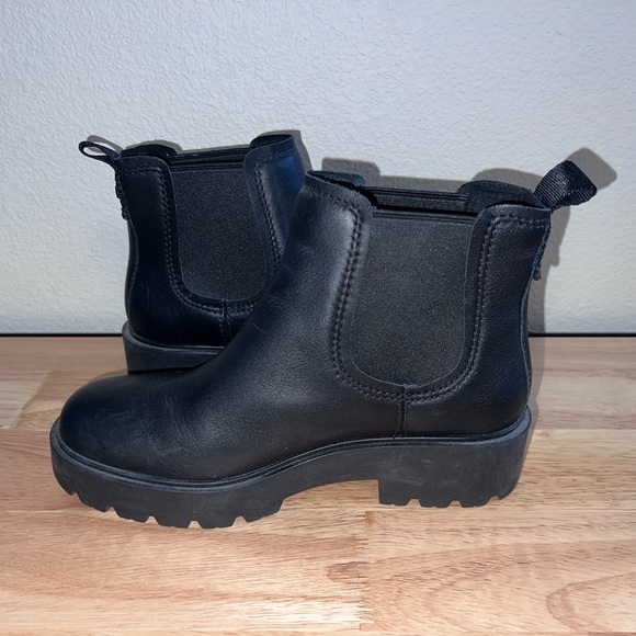 UGG | Markstrum Waterproof Leather Lug Sole Chelsea Boot - Picture 2 of 6